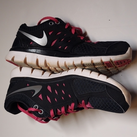 Nike Flex 2013 Running Sneakers Shoes Black and Pink Size 9.5 - Picture 2 of 10